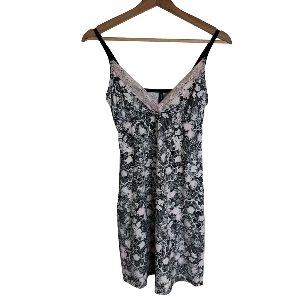 Laura Ashley excellent loungewear piece